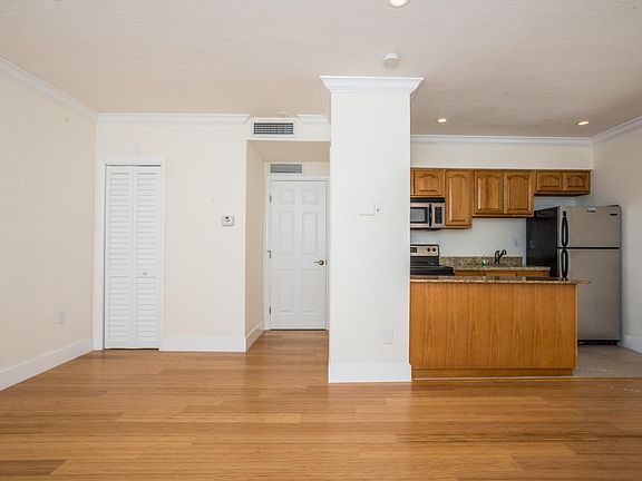 5th image of 1 Edgewater Dr APT 204