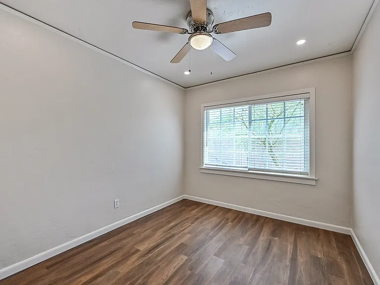 2815 N 10th St — Photo 10