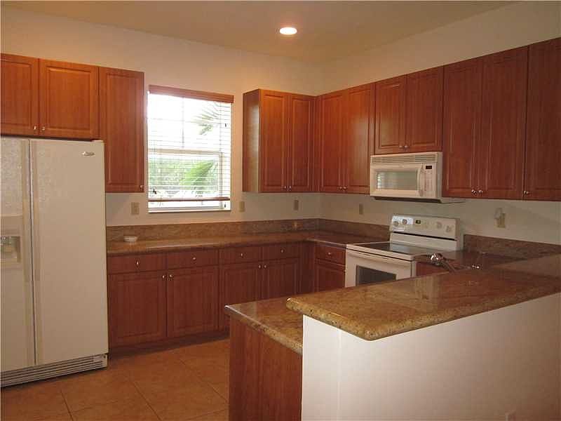 1st image of 1033 NE 17th Way Unit 1904