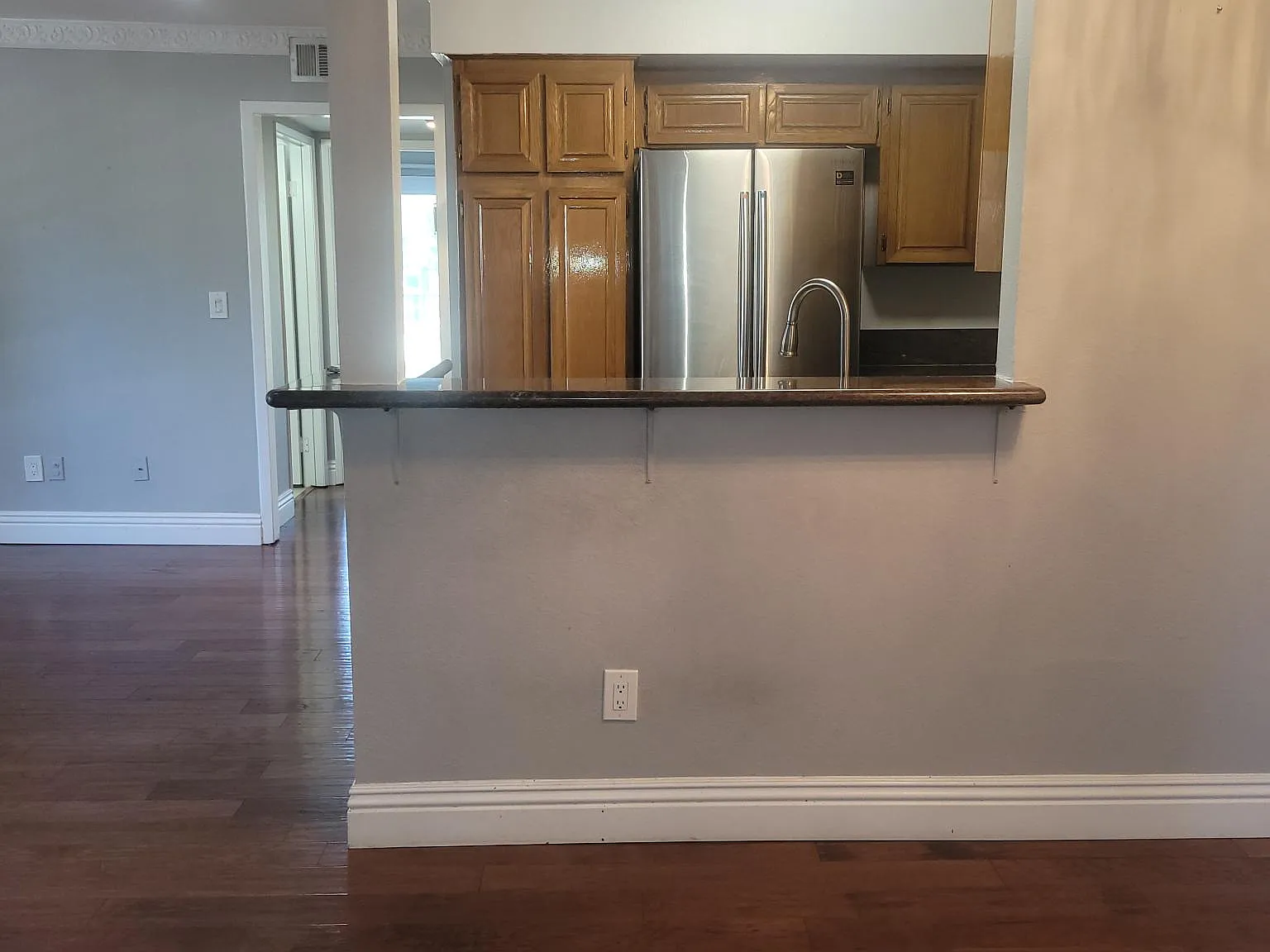 2 bed, 1100 sqft, $3,100 — Photo 2