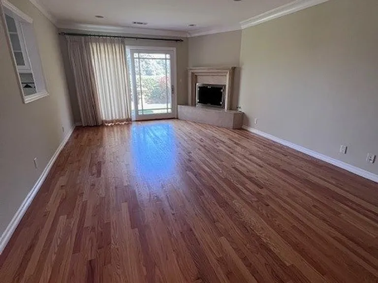 23520 Susana Ave — Photo 3