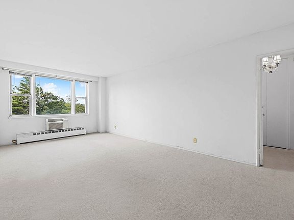 3rd image of 5900 Arlington Ave APT 4P