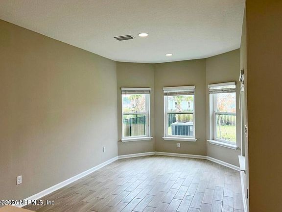 4th image of 385 Brookgreen Way