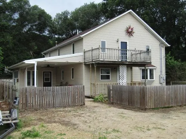 814 S 3rd Ln, Guttenberg, IA 52052