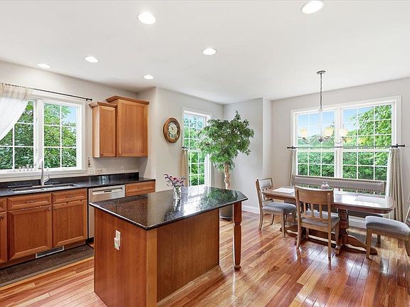 5th image of 192 South Pointe Drive
