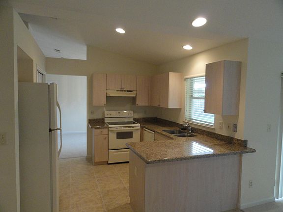 3rd image of 3223 SE Pinto Street