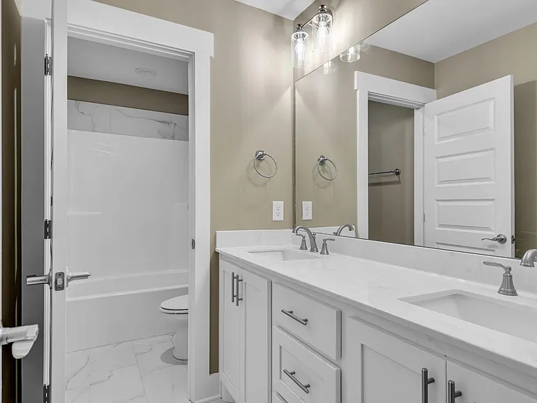 117 Traveller Ln — Photo 8