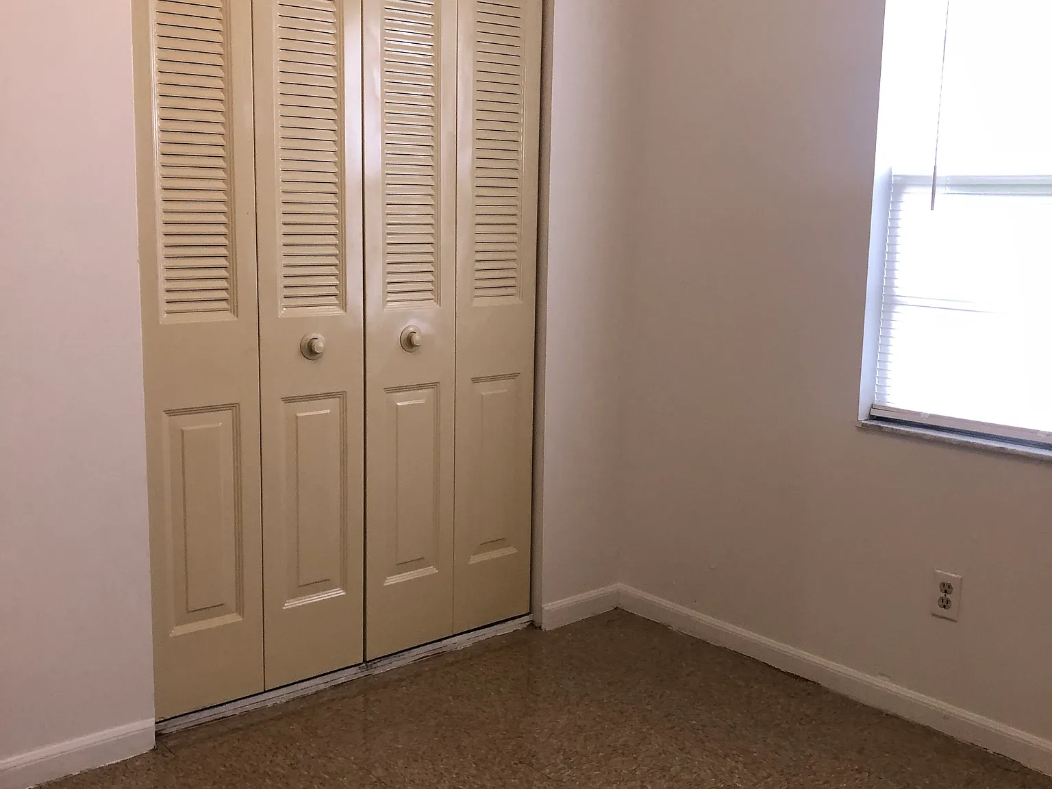 2741 W Beach St — Photo 2