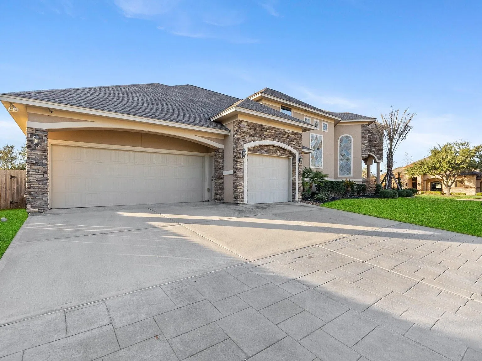 5 bed, 5.5 bath, 4433 sqft, $7,000 — Photo 2