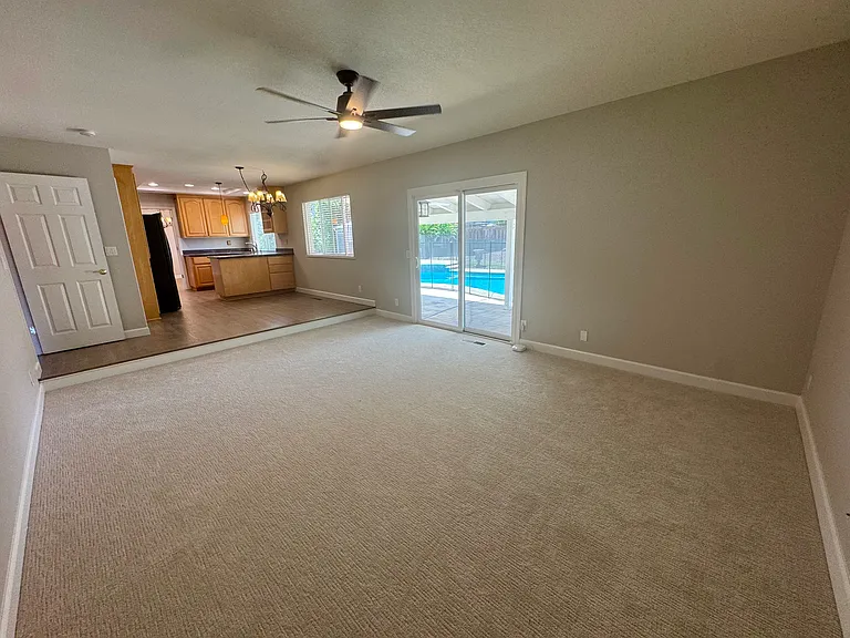 1318 Deb Ct — Photo 14