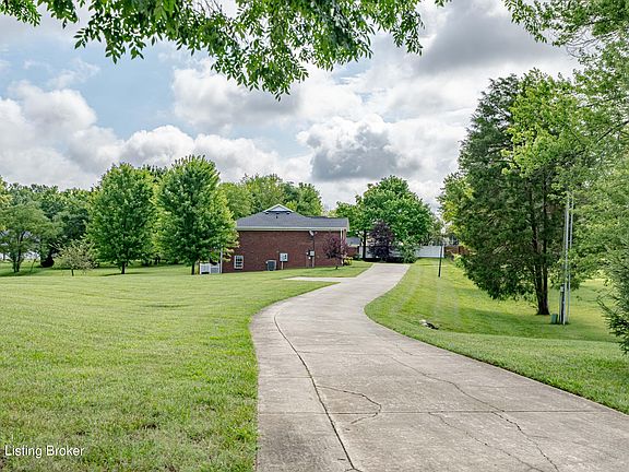 2nd image of 6906 Janes Farm Dr