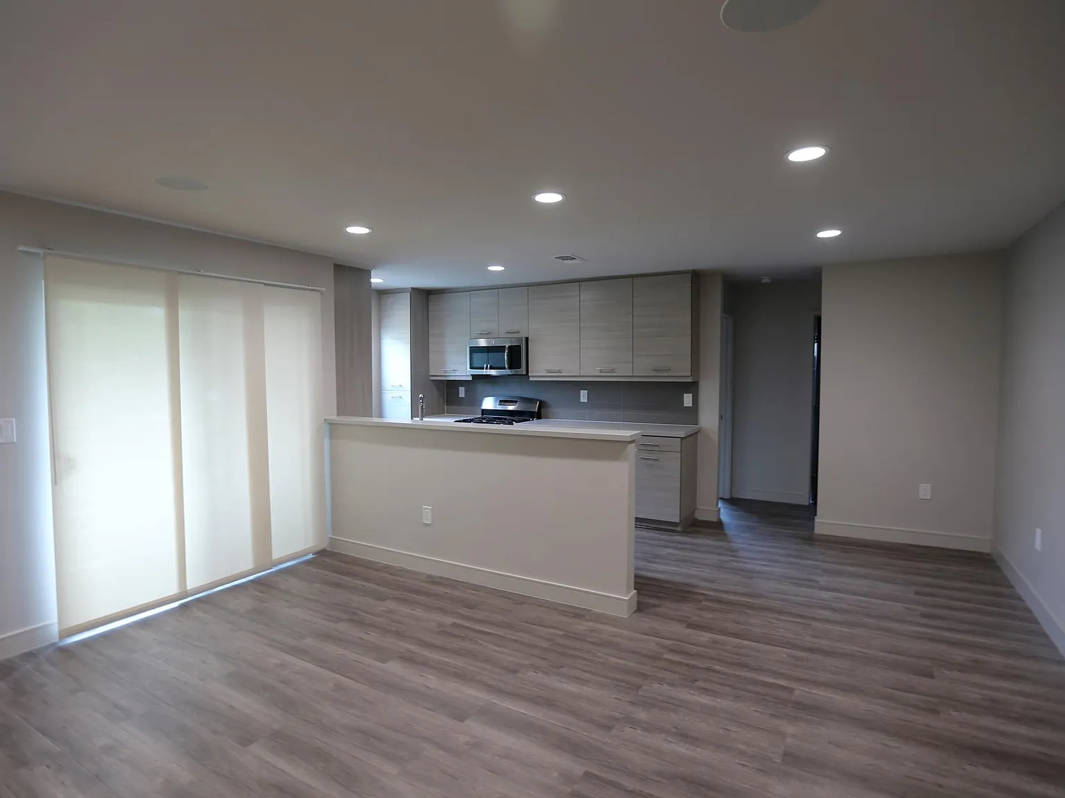 1342 N Fairfax Ave — Photo 2