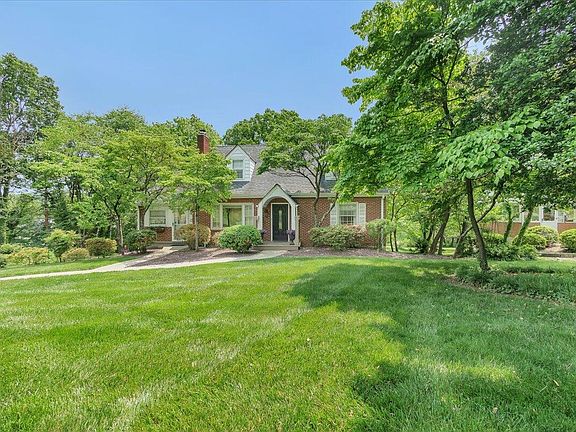 3rd image of 3310 Woodland Dr