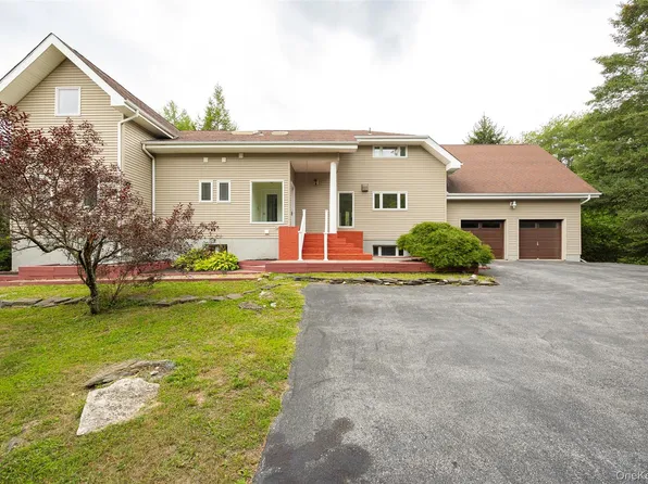 303 Freedom Road, Pleasant Valley, NY 12569