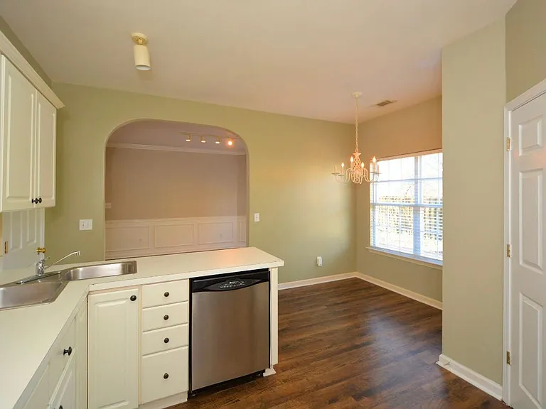 209 Lenox Ln — Photo 11
