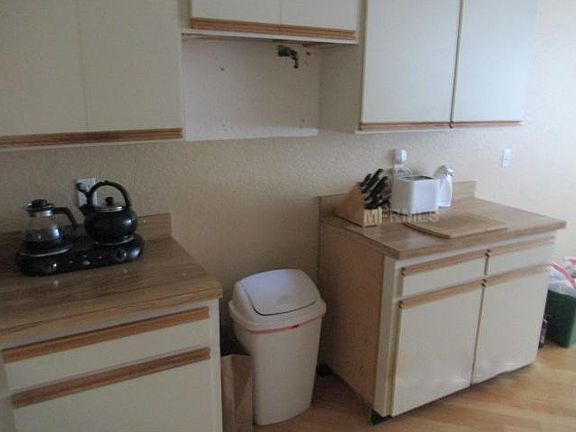 3rd image of 2028 Golfview Dr