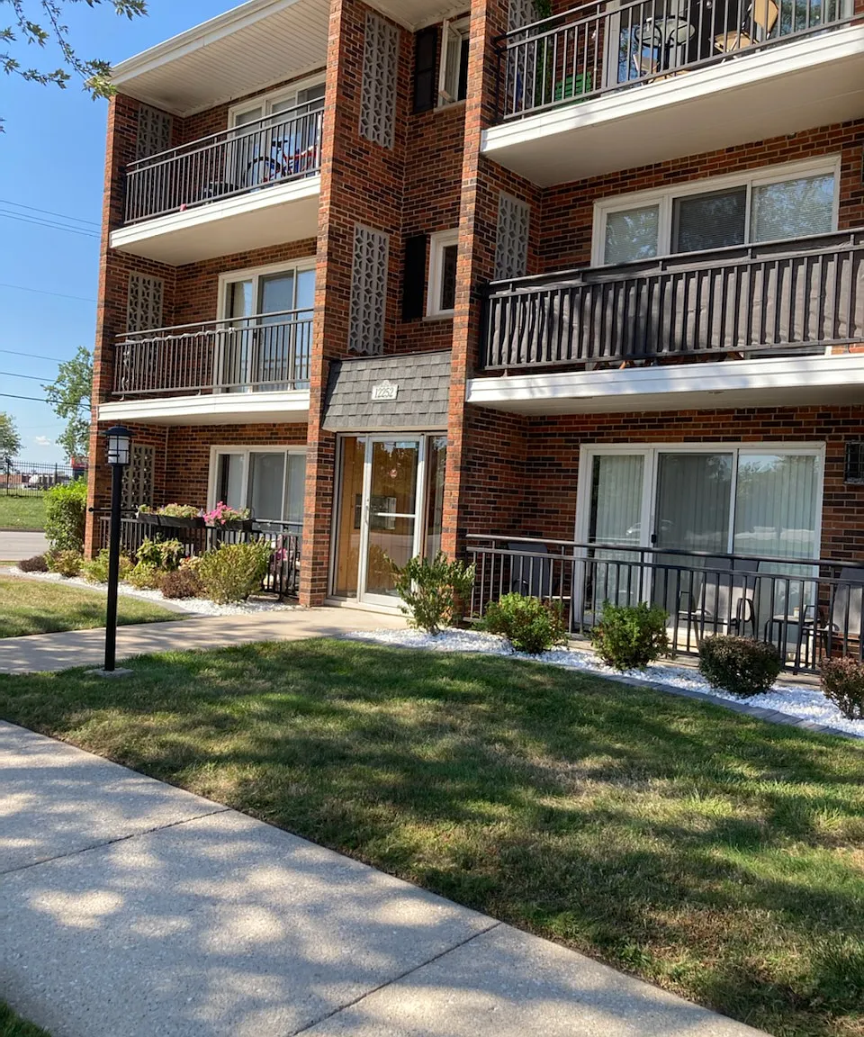 2 bed, $1,300 — Photo 1