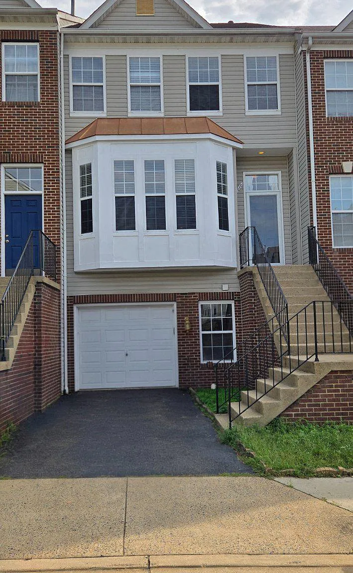 3 bed, 3.5 bath, 1630 sqft, $3,000 — Photo 2