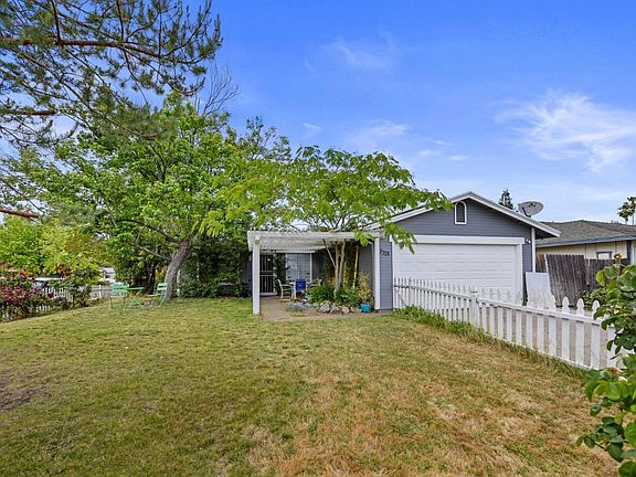 3rd image of 7701 Wooddale Way
