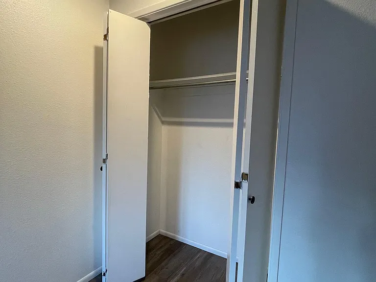 1004 E South St #6 — Photo 13
