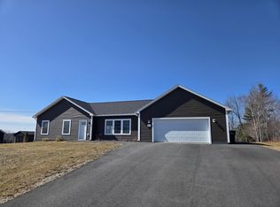 52 Knoll Crest Dr, Bangor, ME 04401