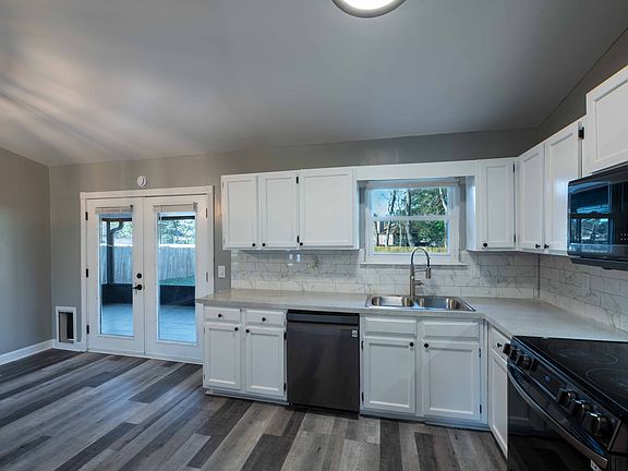 3rd image of 7721 Pepper Cir E