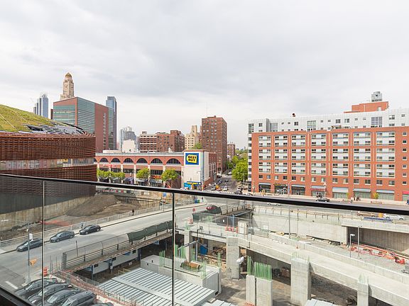 3rd image of 670 Pacific St #623