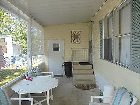 3rd image of 318 Banyan Ln