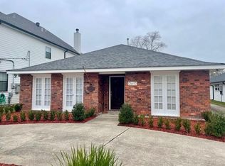 532 Colonial Club Dr, New Orleans, LA 70123