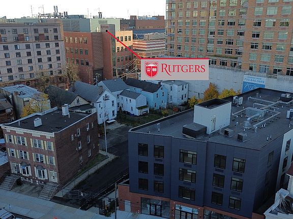 2nd image of 50-52 Easton Ave #201