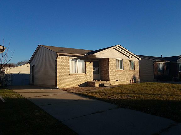 2nd image of 28820 Waverly St