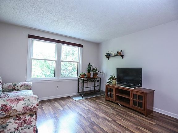 4th image of 30 Chesterton Ct