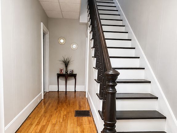 3rd image of 44 Morrison St