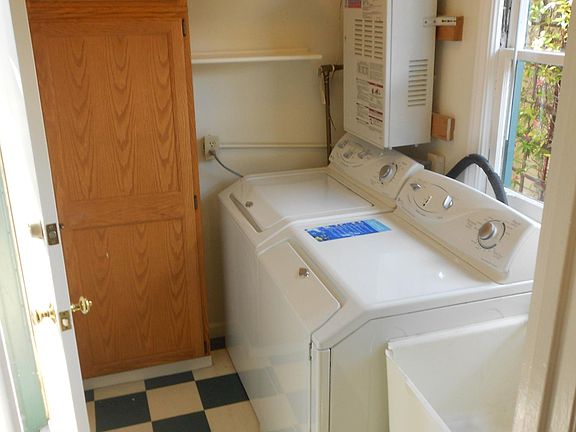 4th image of 160 Wildwood Ave