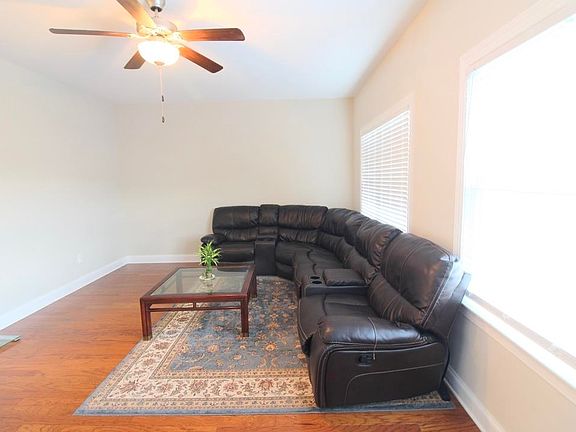 3rd image of 382 Tanzanite Dr