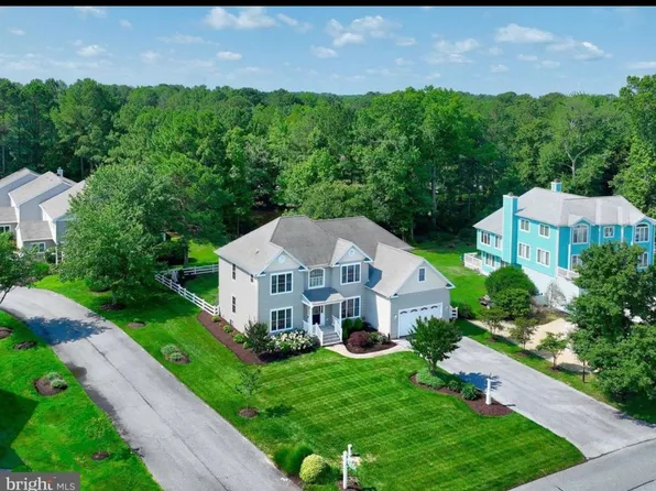305 Walkabout Rd, Bethany Beach, DE 19930