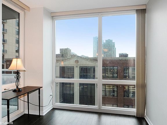 5th image of 757 N Orleans St #810
