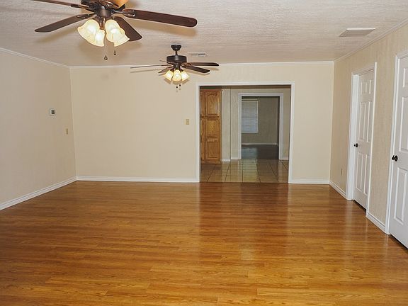3rd image of 839 Utopia Ln
