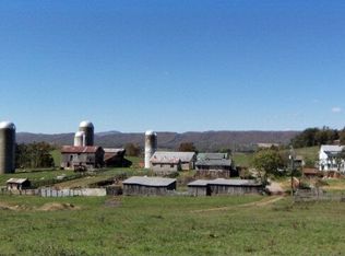 6844 Morgan Farm Rd, Fairlawn, VA 24141