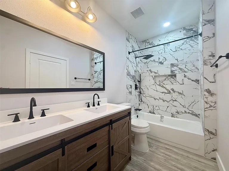 9508 Quaker Ct #B — Photo 12