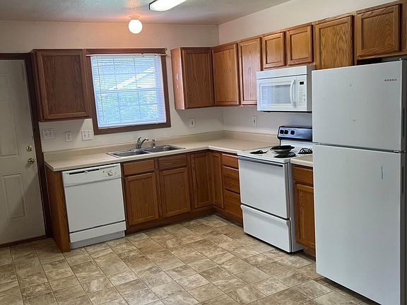 4th image of 2650 E Oakbrook Dr #A