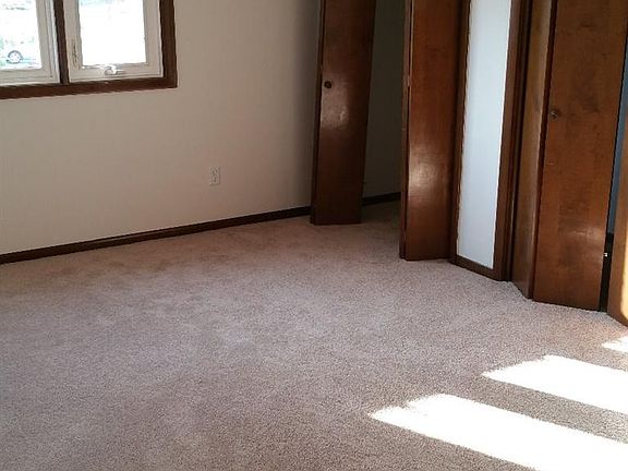 3rd image of 707 Wellington Dr