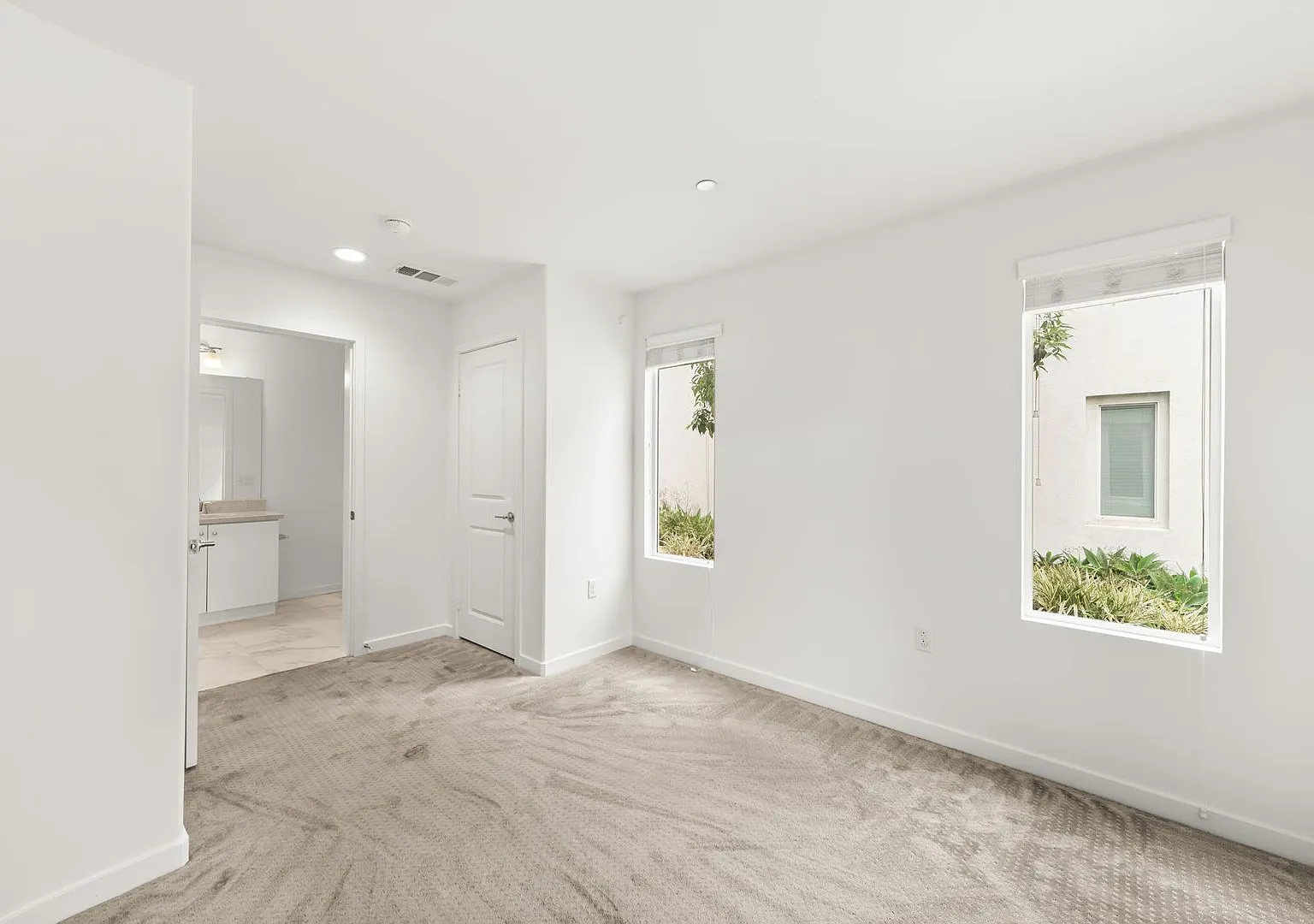 Beautiful Townhome — Photo 3
