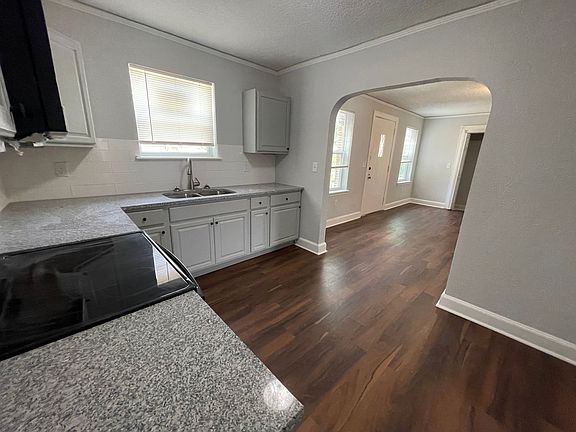 3rd image of 418 W 46th St