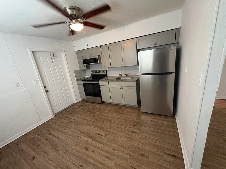 442 N Avenue F — Photo 5