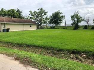 303 Canal St, Port Neches, TX 77651