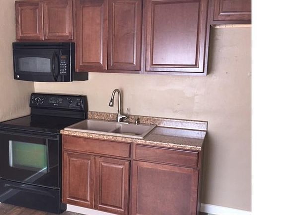 3rd image of 2316 Catalpa Dr #3