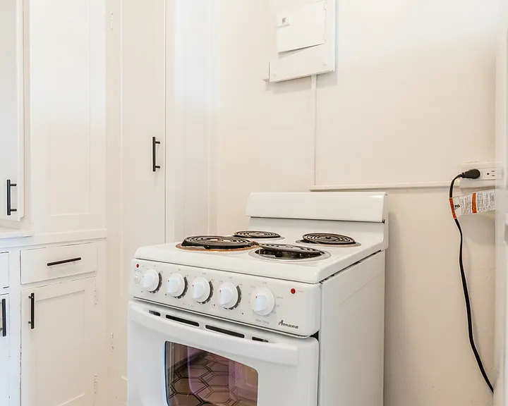 Comfortable Urban Living in a Classic Brick Building Near UW & Light Rail — Photo 34
