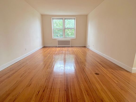 4th image of 18914 Crocheron Ave APT 614