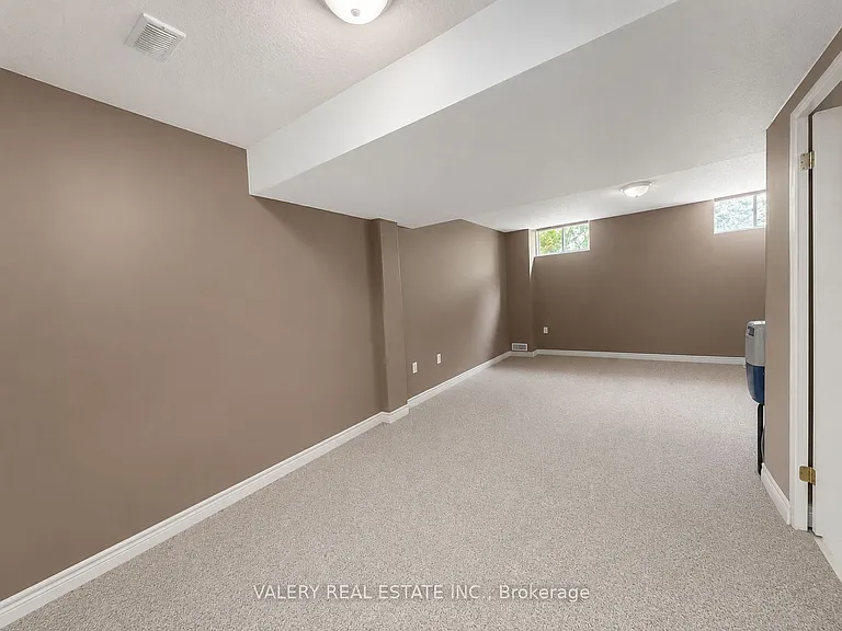 555 Grasslands Ct — Photo 10